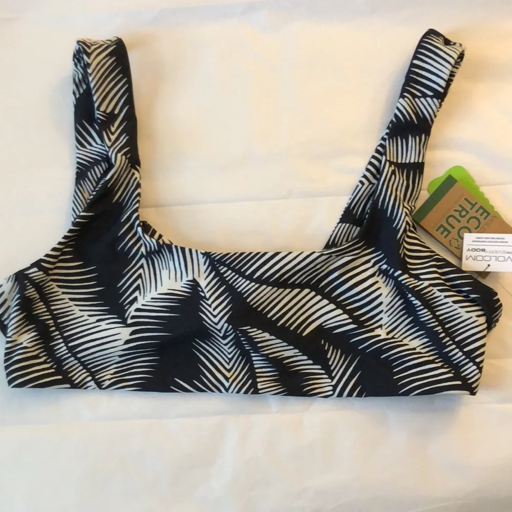 Volcom 12W Top Bikini Plus Stay or Leaf Scoop in Black for Every Body NWT - Picture 3 of 9